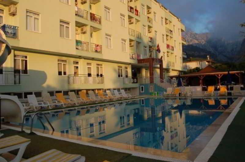 בלדיבי Gonul Palace Hotel מראה חיצוני תמונה